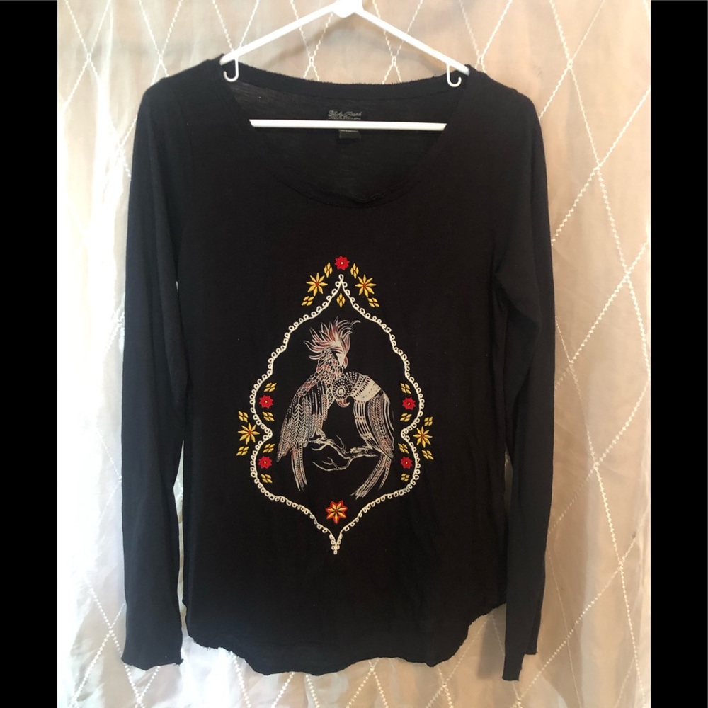 Cute top with birds in great condition
